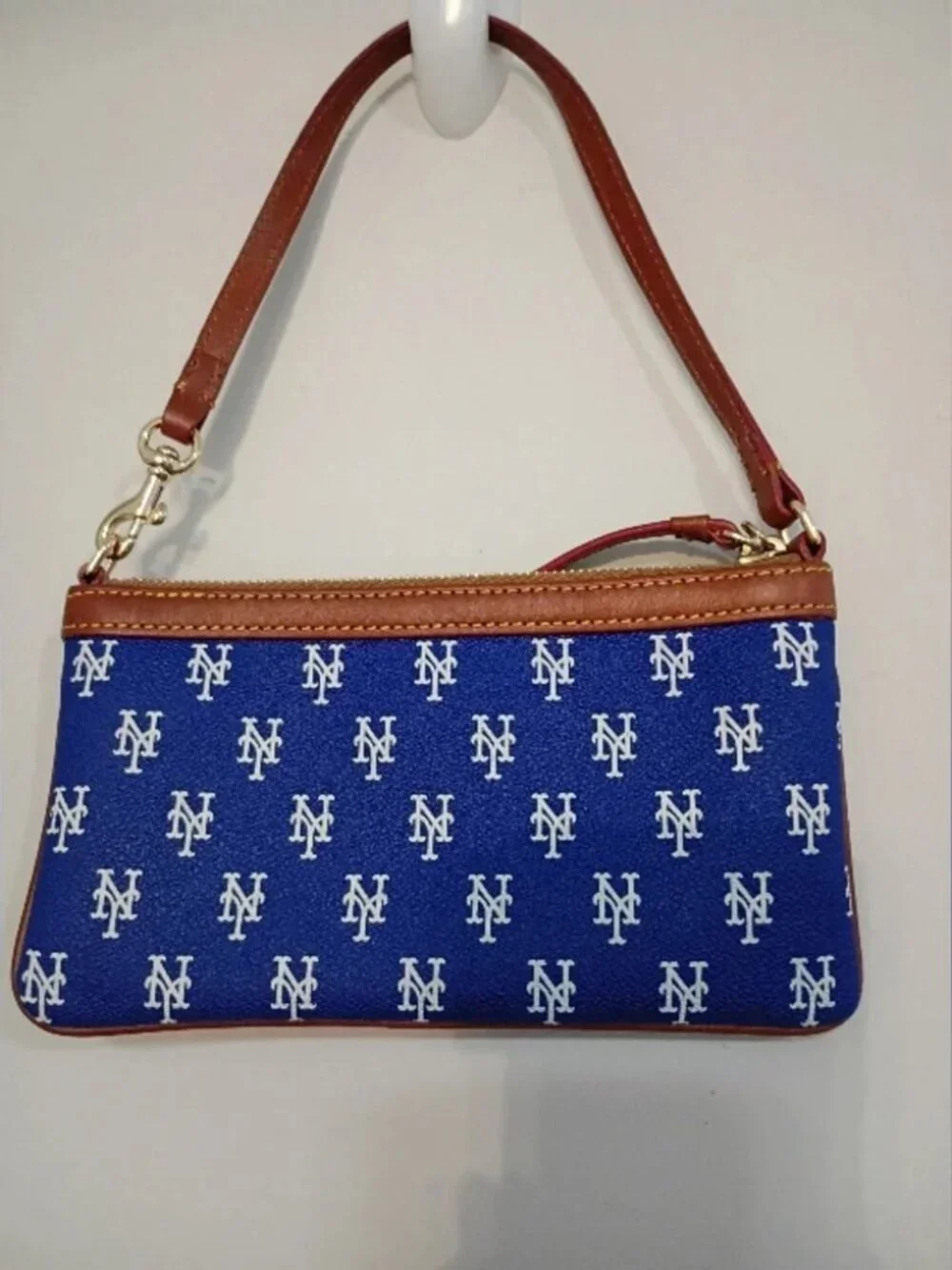 Dooney and Bourke, New York Mets clutch
